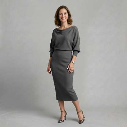 Sophia – Elegant knitted midi dress with relaxed batwing sleeves
