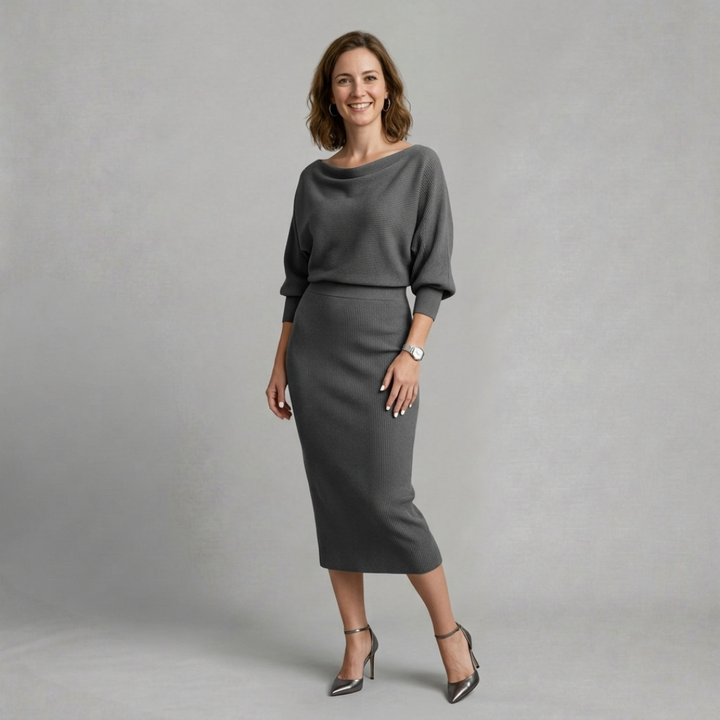 Sophia – Elegant knitted midi dress with relaxed batwing sleeves